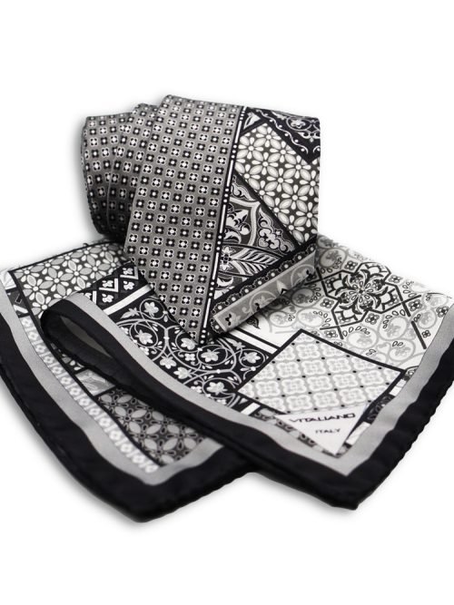 Set wih Classic Signature Grey tie and matching pochette, featuring medallions and a patchwork pattern <sup style="background-color: #aa9b63; text-transform: capitalize; color: #FFFFFF">NEW</sup>
