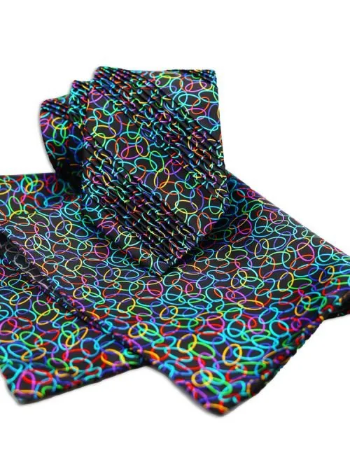 Set with black pleated tie and matching pocket square with multicolored circles<sup style="background-color: #aa9b63; text-transform: capitalize; color: #FFFFFF">NEW</sup>